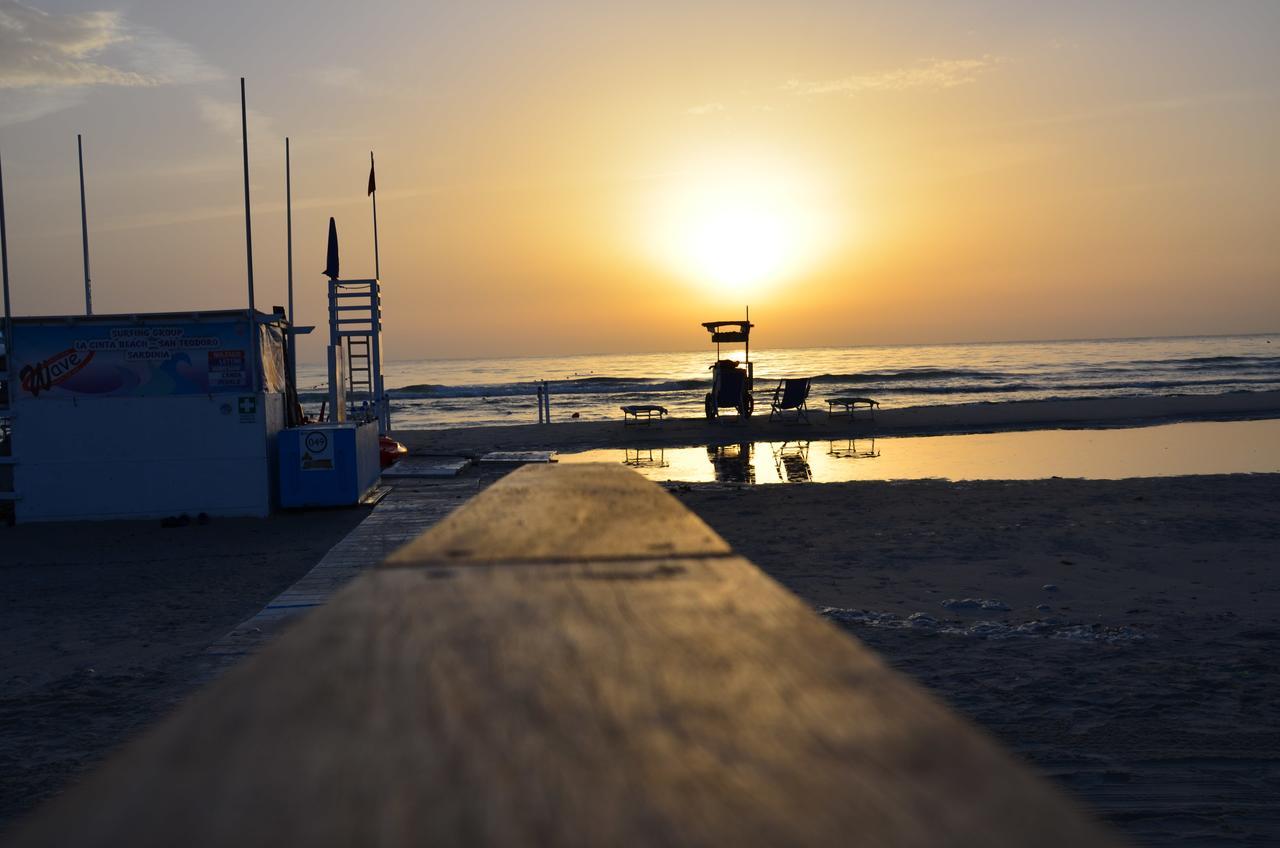 Appartamento Trilocale Le Canne 6 Posti Letto Con Giardino San Teodoro  Extérieur photo