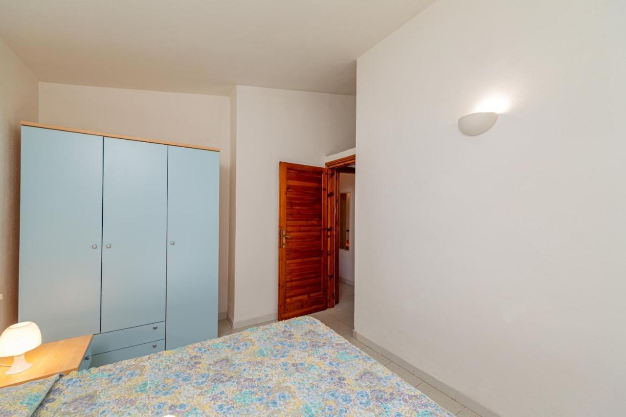 Appartamento Trilocale Le Canne 6 Posti Letto Con Giardino San Teodoro  Extérieur photo