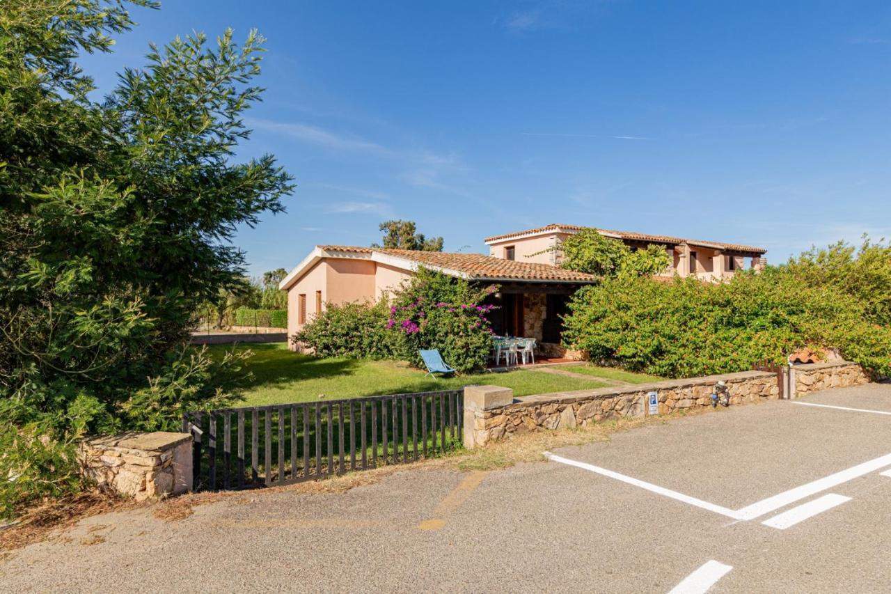 Appartamento Trilocale Le Canne 6 Posti Letto Con Giardino San Teodoro  Extérieur photo