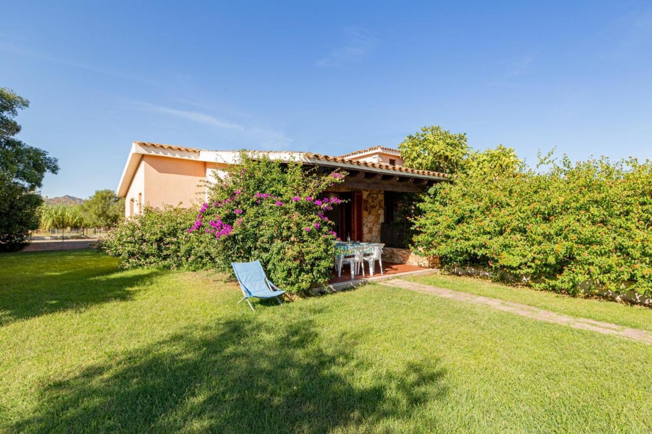 Appartamento Trilocale Le Canne 6 Posti Letto Con Giardino San Teodoro  Extérieur photo
