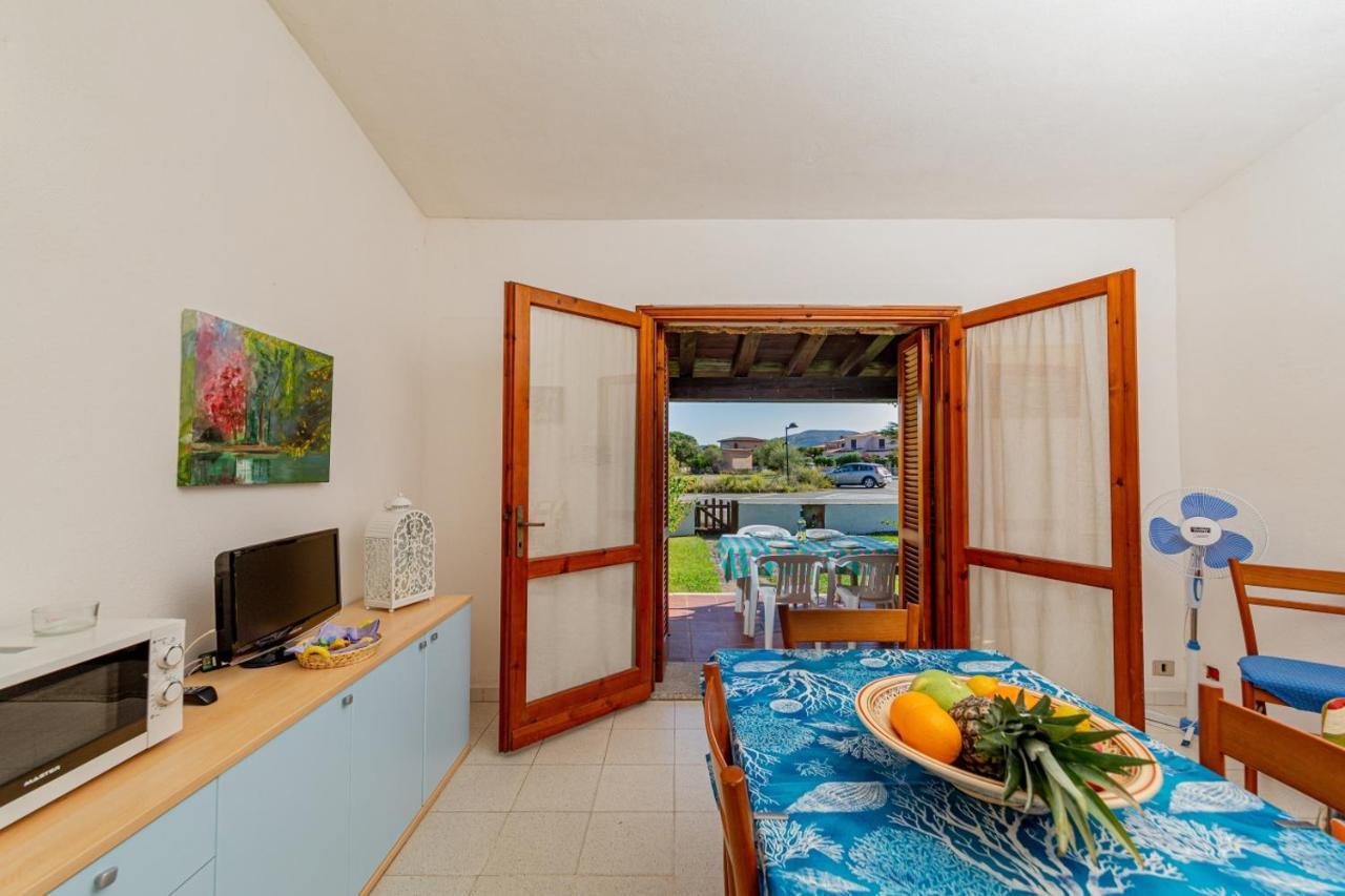 Appartamento Trilocale Le Canne 6 Posti Letto Con Giardino San Teodoro  Extérieur photo