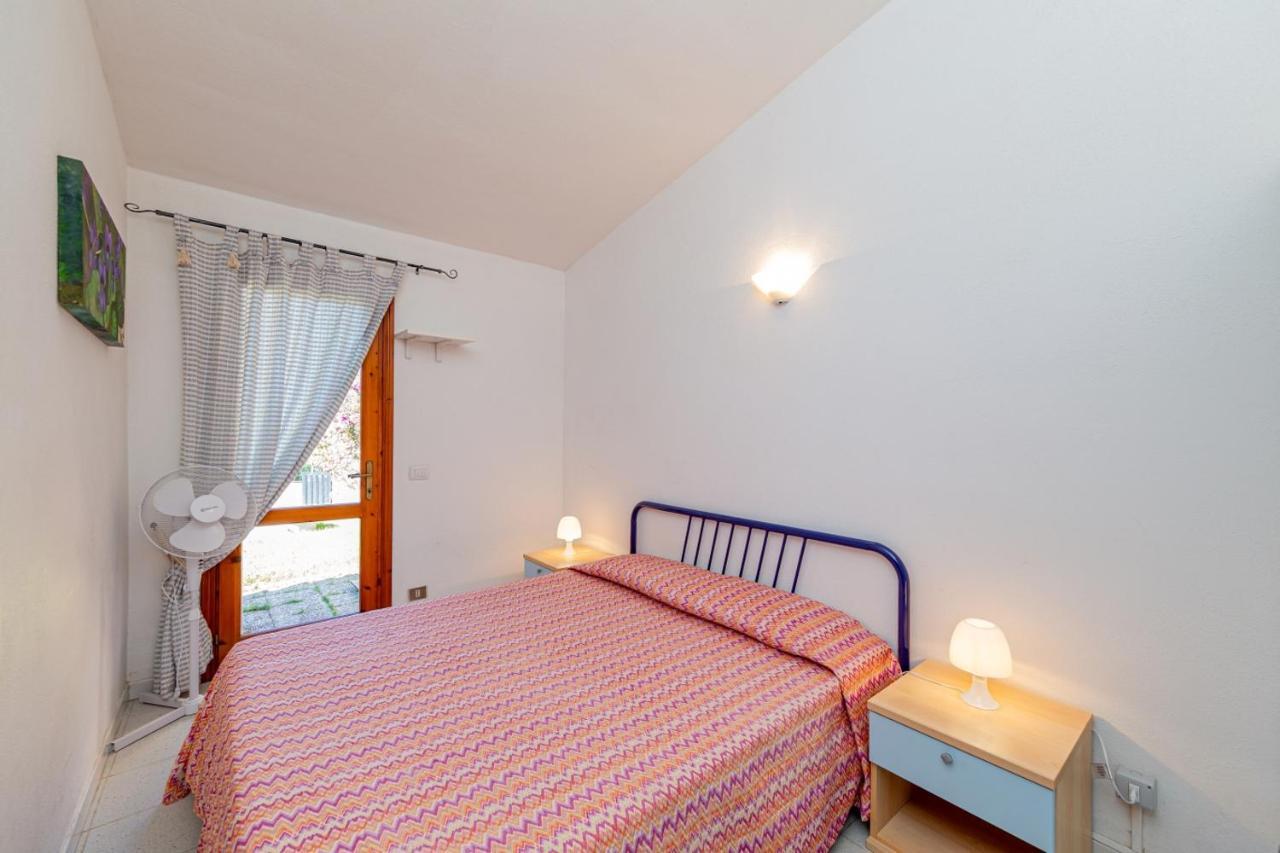 Appartamento Trilocale Le Canne 6 Posti Letto Con Giardino San Teodoro  Extérieur photo