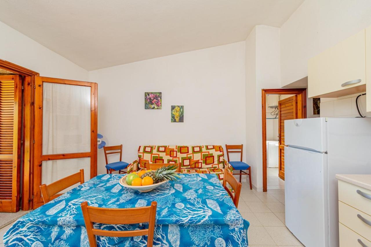 Appartamento Trilocale Le Canne 6 Posti Letto Con Giardino San Teodoro  Extérieur photo